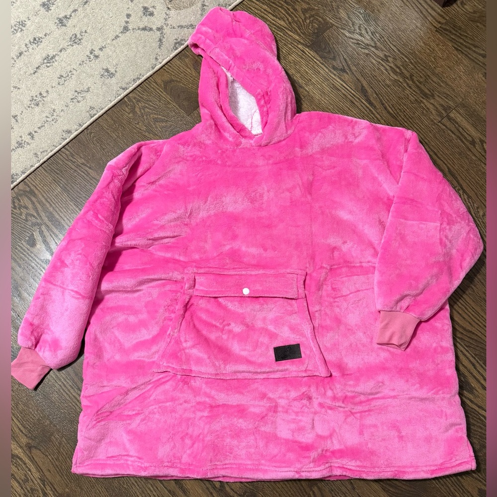 Women’s NEW Pink Oversized Hoodie Blanket